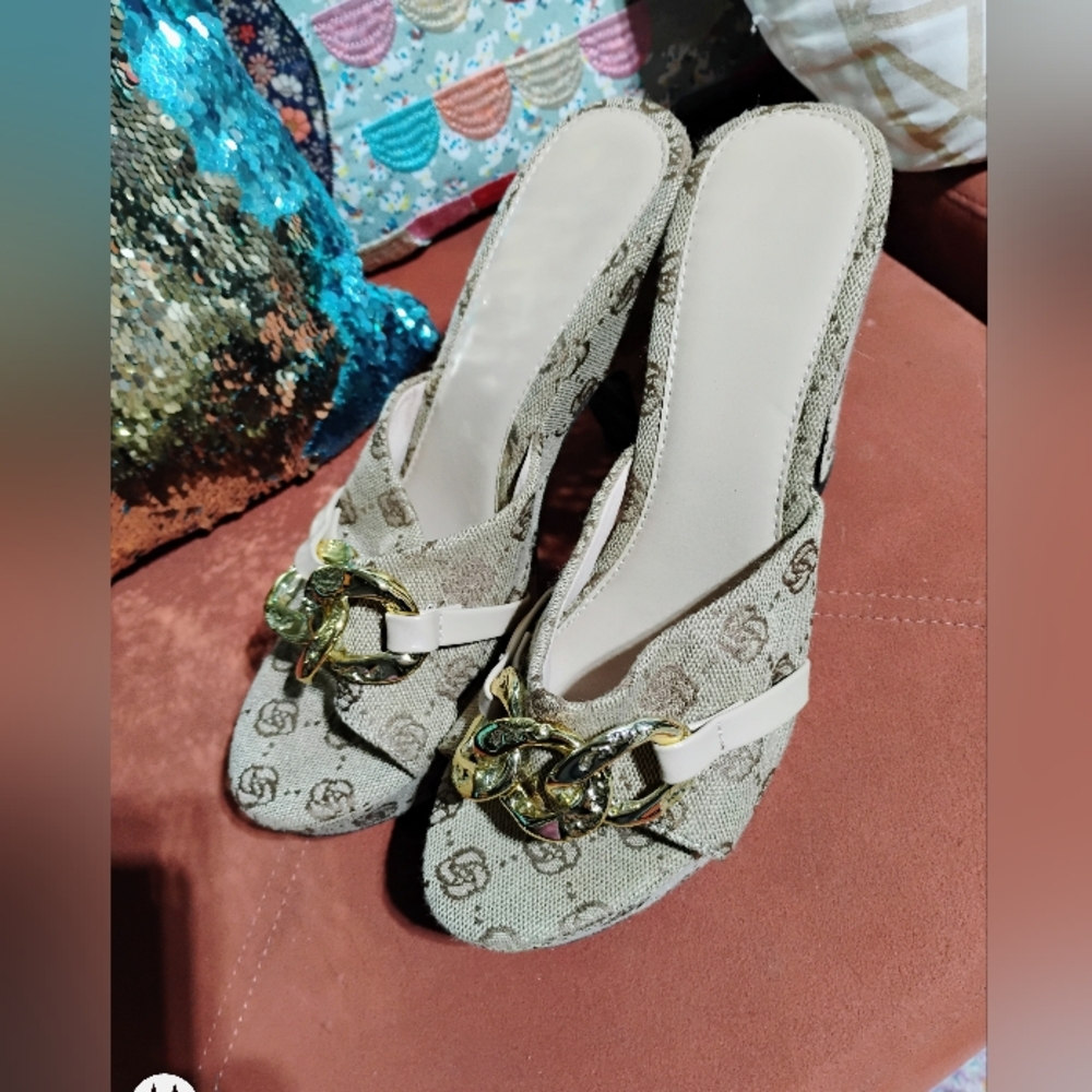 Canvas heels